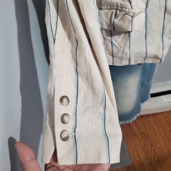 Ann Taylor Loft Lightweight Striped Blazer, size 12 - Picture 3 of 6